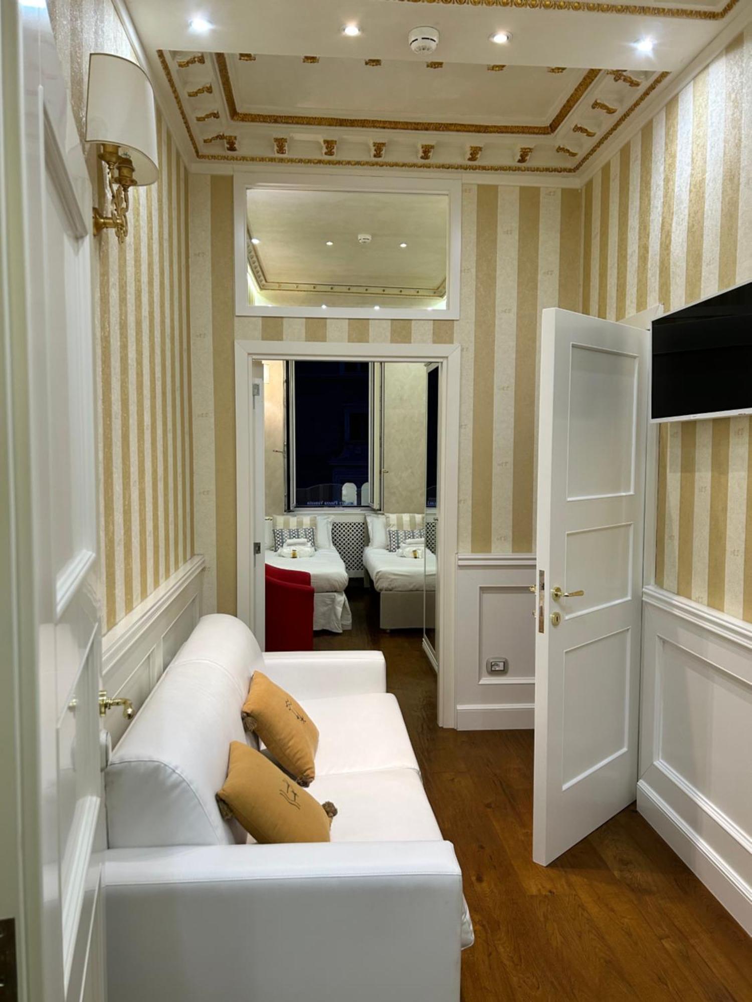 Piazza Venezia Luxury Gasthof *